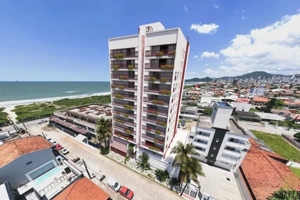 Apartamento com 2 Dormitórios à 60mts do mar, no Centro de Navegantes/SC