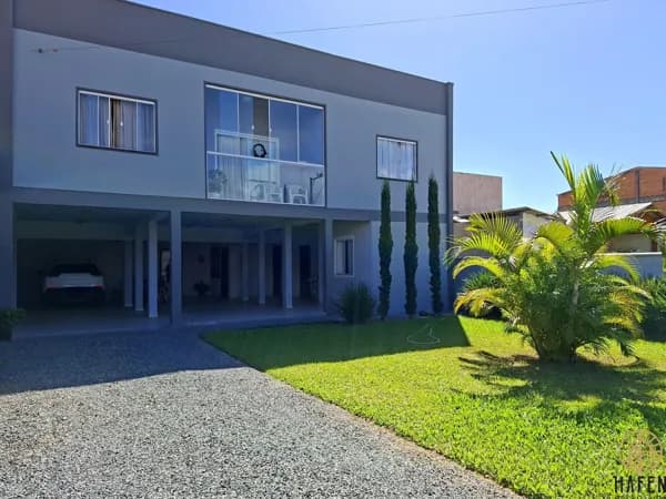 Sobrado à 500mts do mar, no bairro Meia Praia em Navegantes/SC