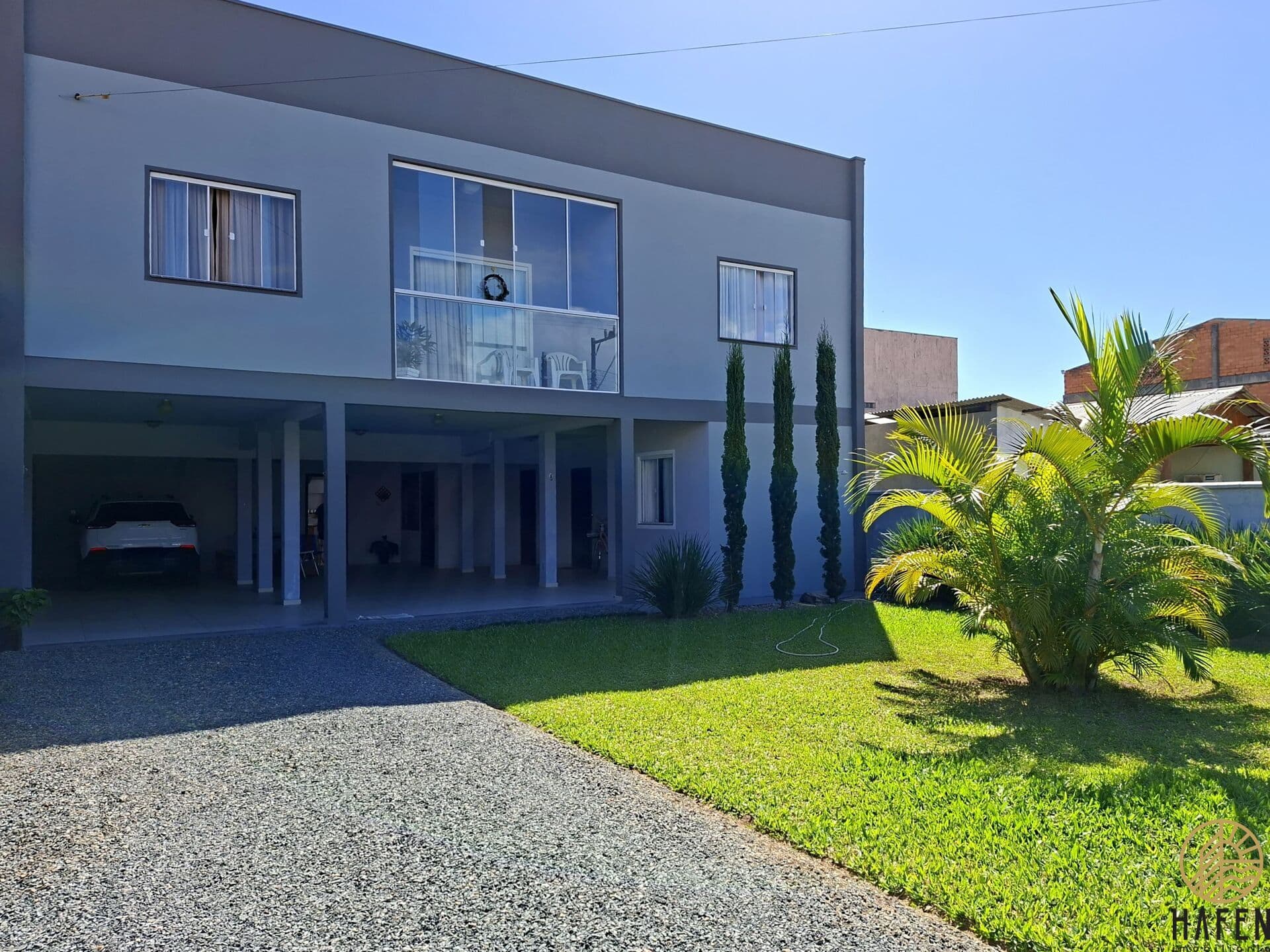 Sobrado à 500mts do mar, no bairro Meia Praia em Navegantes/SC