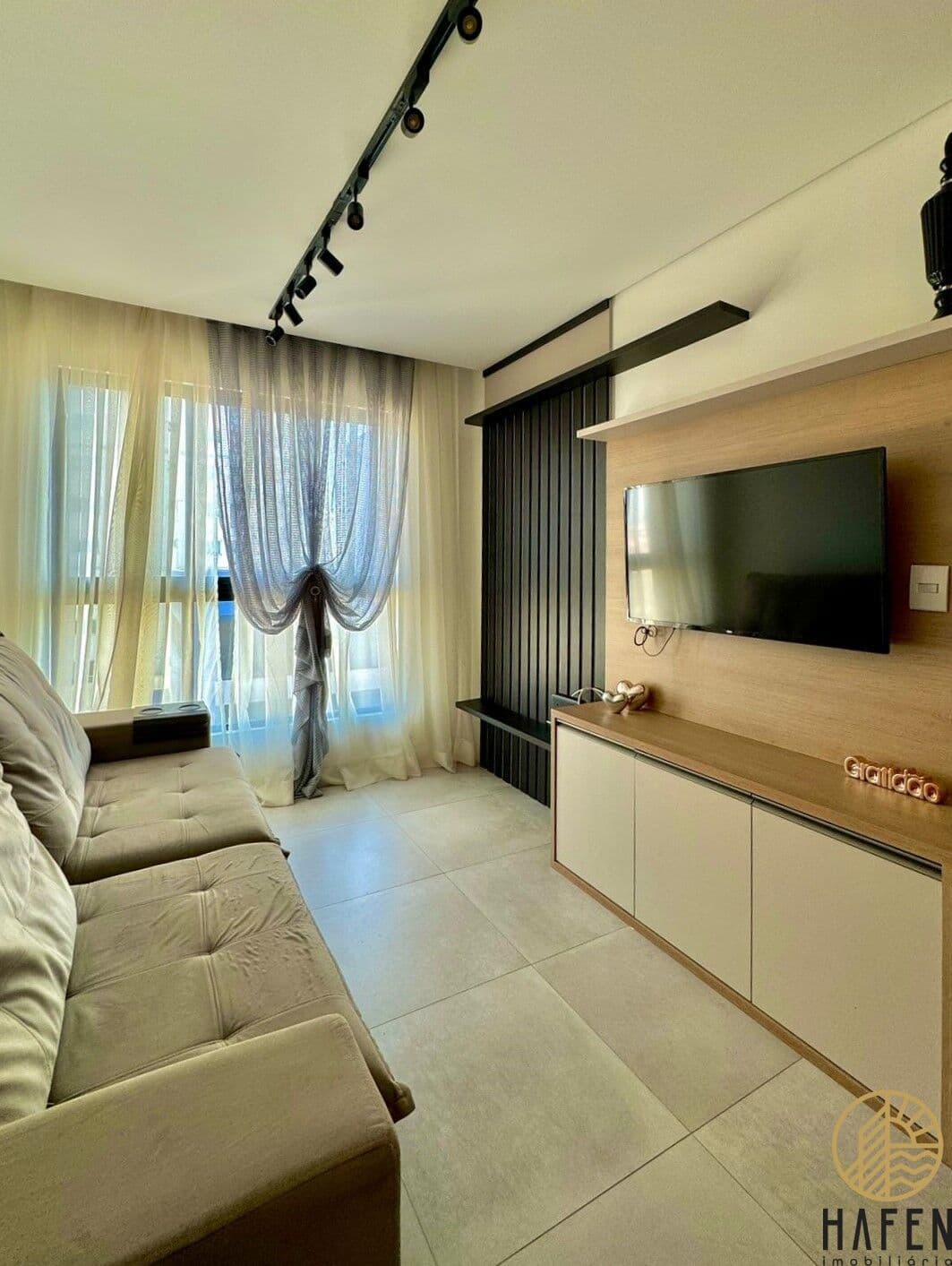 Apartamento em quadra mar com 2 suítes no Centro de Navegantes/SC
