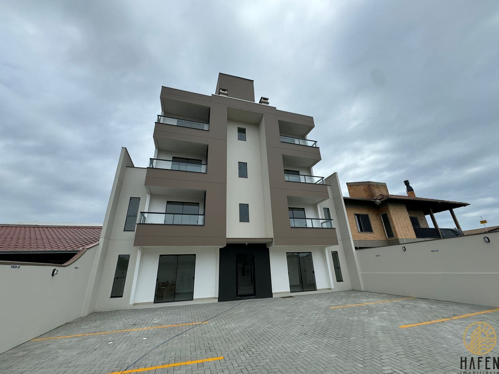 Apartamento com 2 dormitórios sendo 1 Suite no Centro de Navegantes