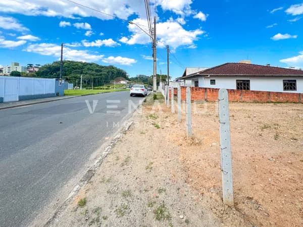 Excelente Terreno com potencial comercial/misto no coração do bairro Carijós!