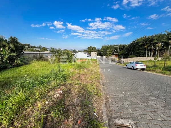 Excelente oportunidade para quem busca tranquilidade, segurança e um ótimo espaço para construir 2 casas!