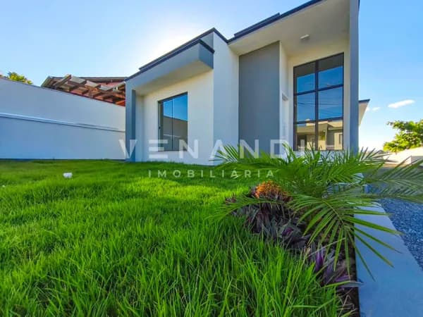 Excelente Casa com Ótimo Padrão de Construção
