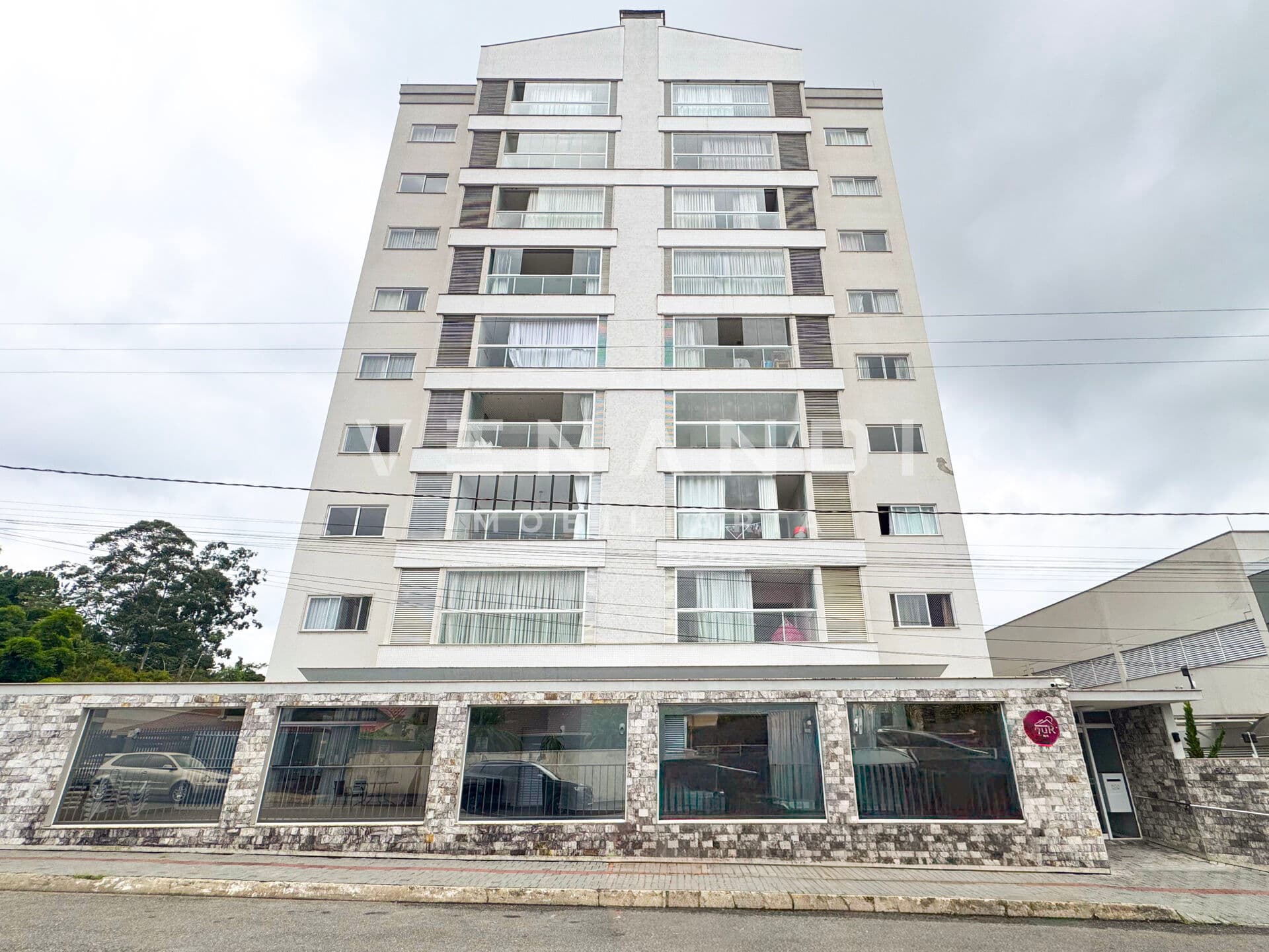 TOUR BLANCHE | 3 Suítes + 2 Vagas Individuais