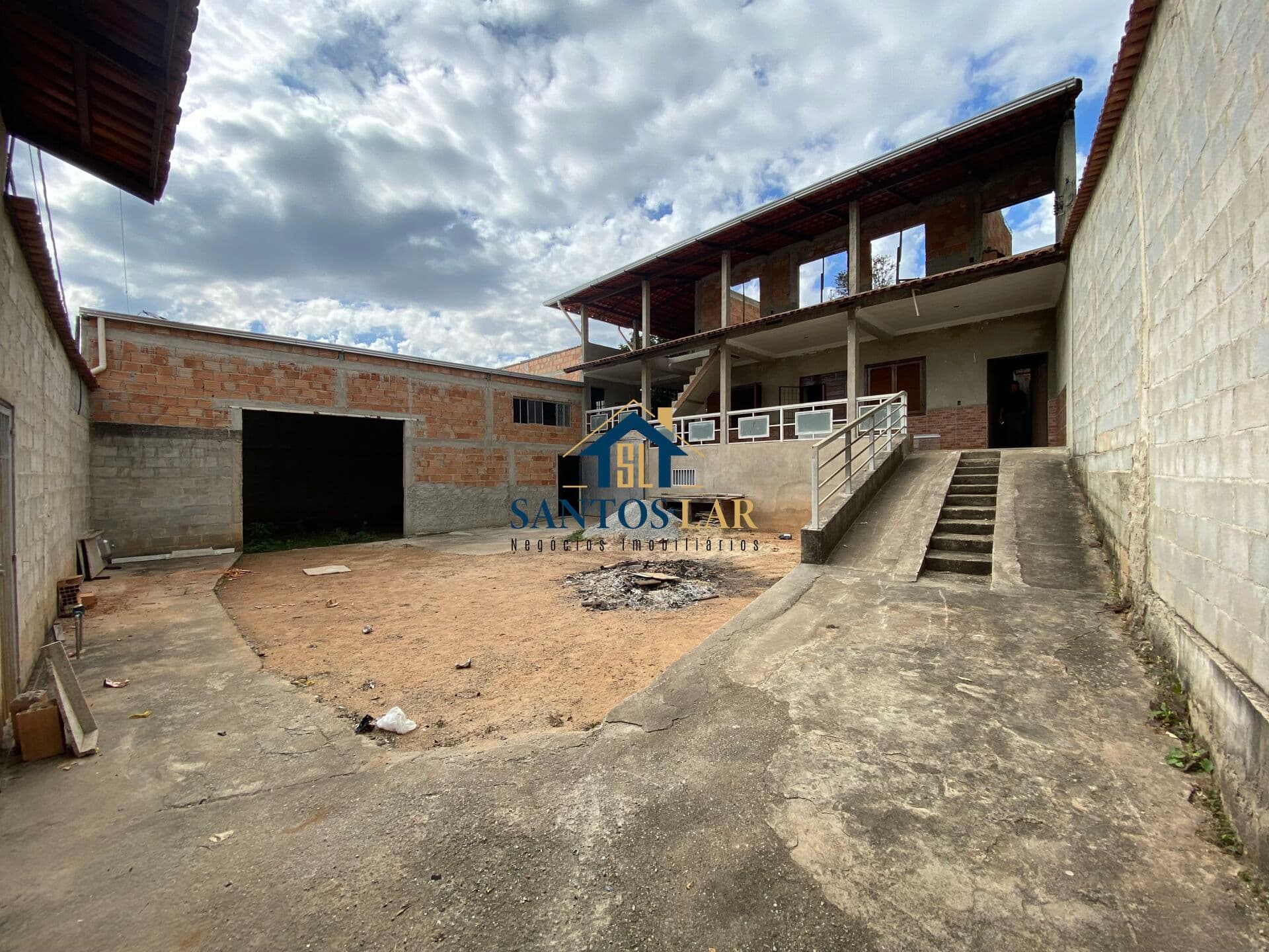 Casa e Galpão em 2 lotes
