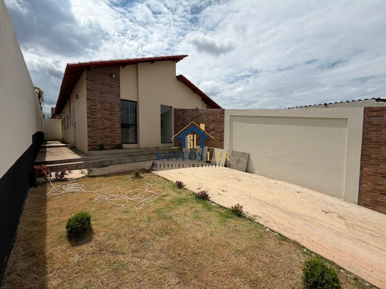 Casa com excelente localização no Bairro Novo Horizonte em Igarapé/MG