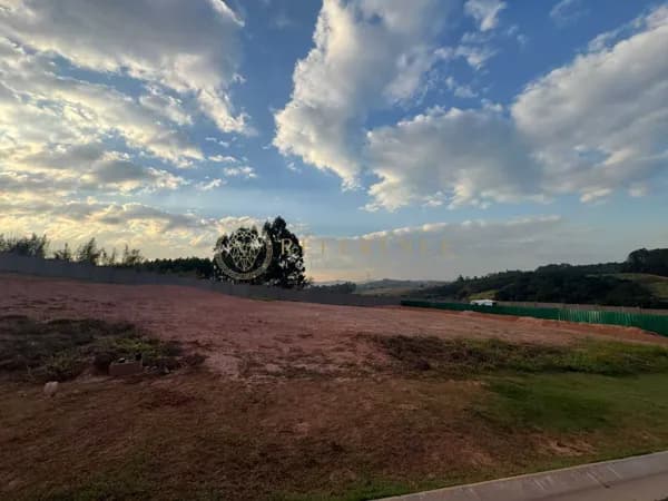 Lote Plano de 1.000 m² para Construção de Residência de Alto Padrão com Privacidade e Vista para Serra do Japi no Tamboré Jundiaí