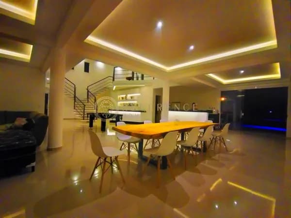 CASA ALTO PADRÃO NO REPRESA DAS SERRAS – 374M², 5 SUÍTES E VISTA PRIVILEGIADA PARA O LAGO