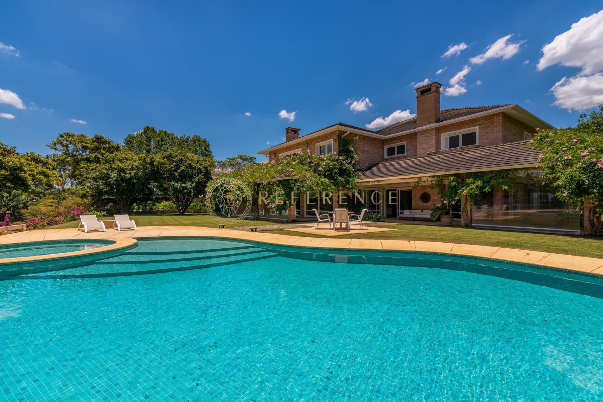 CASA DE LUXO COM 7 SUÍTES · 1.050M² CONSTRUÍDOS · TERRENO DE 3.635M² · VISTA PARA O CAMPO DE GOLFE · QUINTA DA BARONEZA – BRAGANÇA PAULISTA/SP