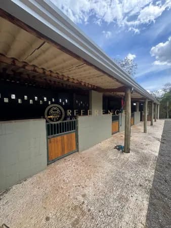 HARAS EM JUNDIAÍ 138.000M² – 53 BAIAS, REDONDÉIS E INFRAESTRUTURA COMPLETA