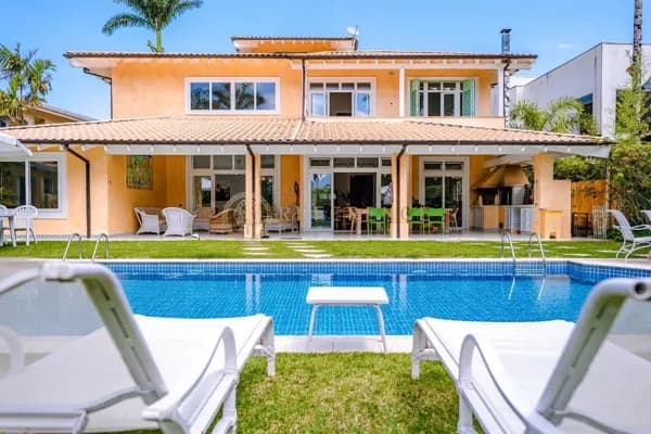 CASA DE ALTO LUXO COM 5 SUÍTES, PISCINA E ESPAÇO GOURMET – CONDOMÍNIO COSTA VERDE, TABATINGA