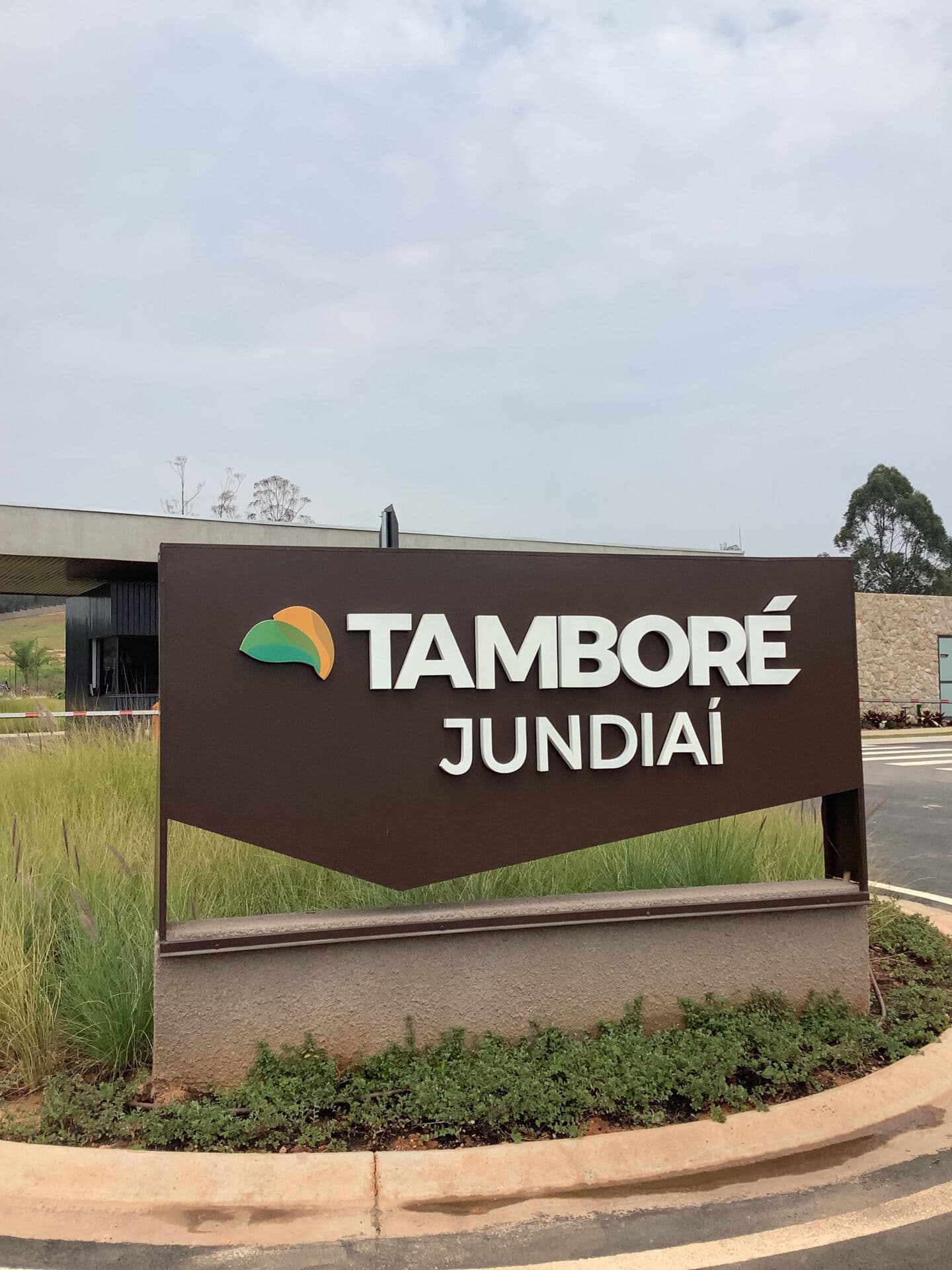 TERRENO À VENDA NO TAMBORÉ JUNDIAÍ – 1.000 m², PRONTO PARA CONSTRUÇÃO – JUNDIAÍ/SP