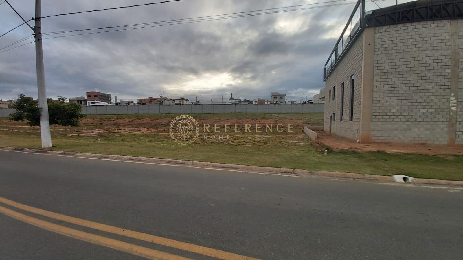 TERRENO COMERCIAL DE 375 M² NO GRAN VILLE SÃO VENÂNCIO EM JUNDIAÍ/SP – PLANO E COM INFRAESTRUTURA COMPLETA