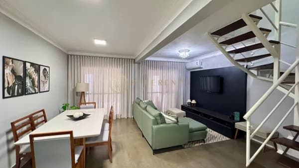Casa Sobrado / Vintage Club