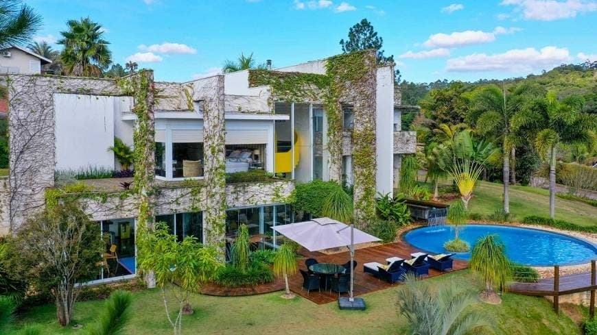 CASA DE ALTO LUXO NO CONDOMÍNIO FECHADO AOS PÉS DA SERRA DO JAPI – 900 M² EM TERRENO DE 5.050 M² - JUNDIAÍ/SP