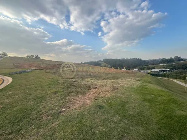 Lote de 1.117 m² com Vista Livre e Privacidade Total para Construção no Tamboré Jundiaí - Jundiaí/Sp