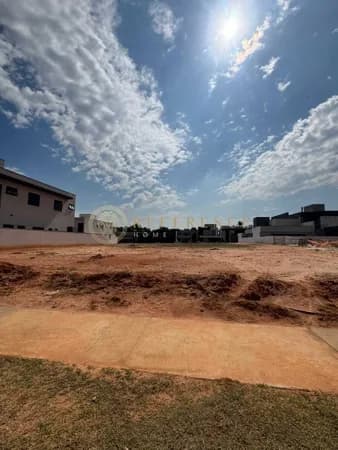 TERRENO EXCLUSIVO EM CAMPOS DE MEDEIROS — 300 M² PARA CASA TÉRREA OU SOBRADO DE ALTO PADRÃO JUNDIAÍ/SP