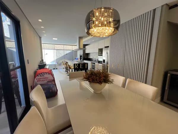 CASA EXCLUSIVA NO CONDOMÍNIO KAZA ALAMEDAS 115 m² | 2 SUÍTES, 2 VAGAS E SPA PRIVATIVO – MEDEIROS, JUNDIAÍ/SP