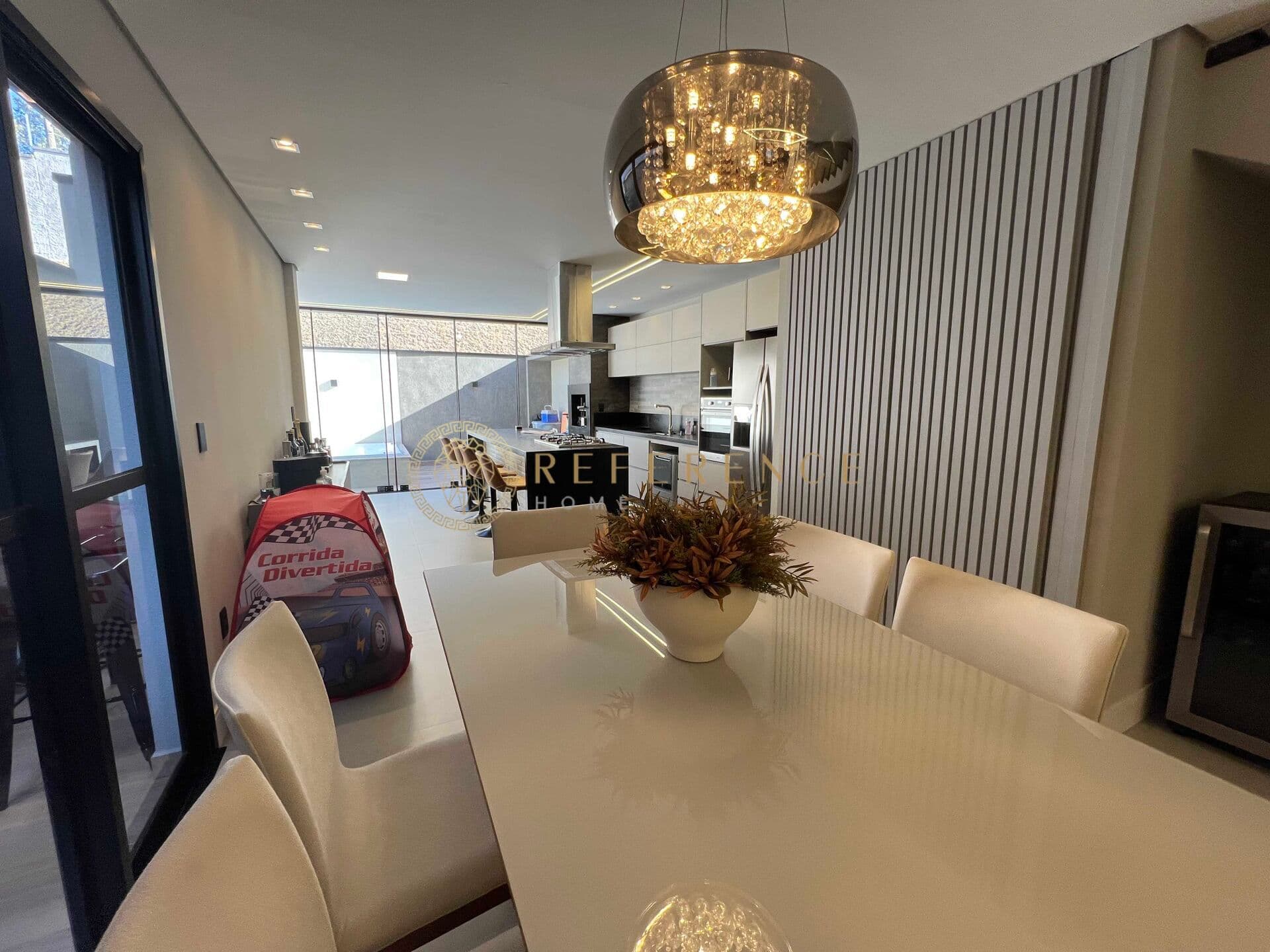 CASA EXCLUSIVA NO CONDOMÍNIO KAZA ALAMEDAS 115 m² | 2 SUÍTES, 2 VAGAS E SPA PRIVATIVO – MEDEIROS, JUNDIAÍ/SP
