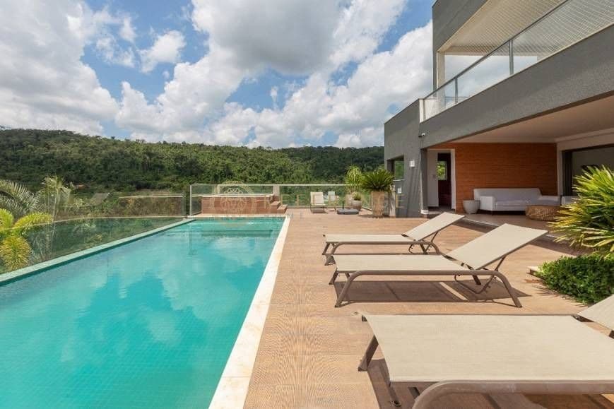 CASA À VENDA NO CONDOMÍNIO FAZENDA SERRAZUL I | 1.100M² | 4 SUÍTES | PISCINA DE BORDA INFINITA - ITUPEVA/SP