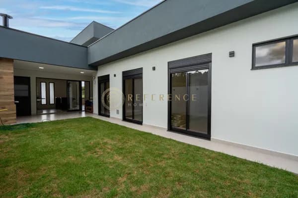 RESIDÊNCIA DE 3 DORMITÓRIOS COM ÁREA GOURMET E 4 VAGAS EM CONDOMÍNIO EM JUNDIAÍ/SP