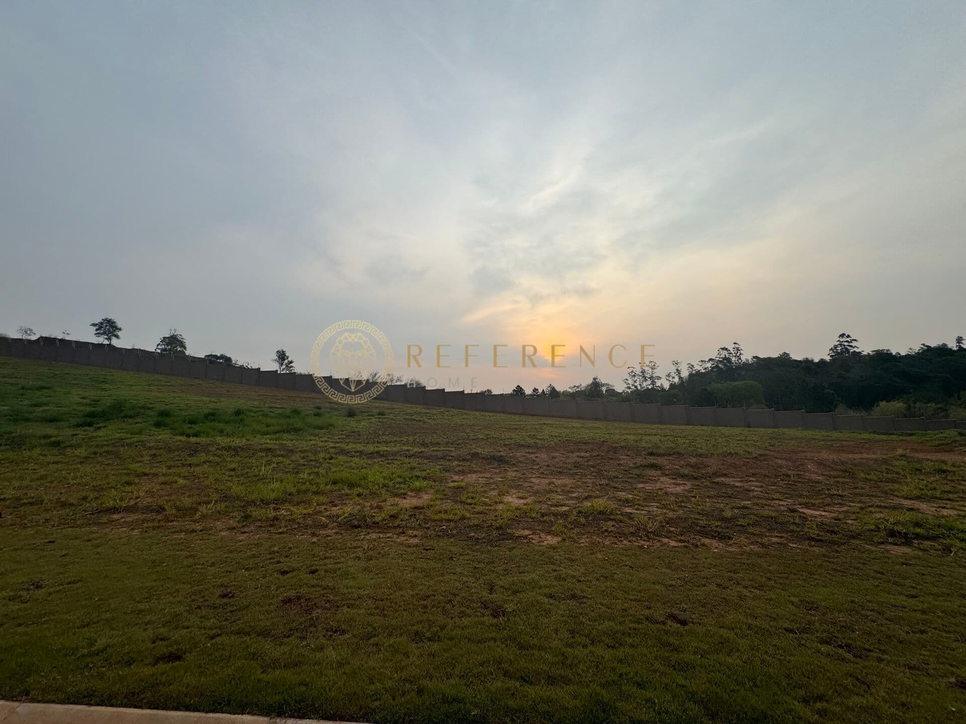 TERRENO PLANO À VENDA COM 1.120 m², VISTA PARA O PÔR DO SOL E CLUBE COMPLETO – JUNDIAÍ/SP