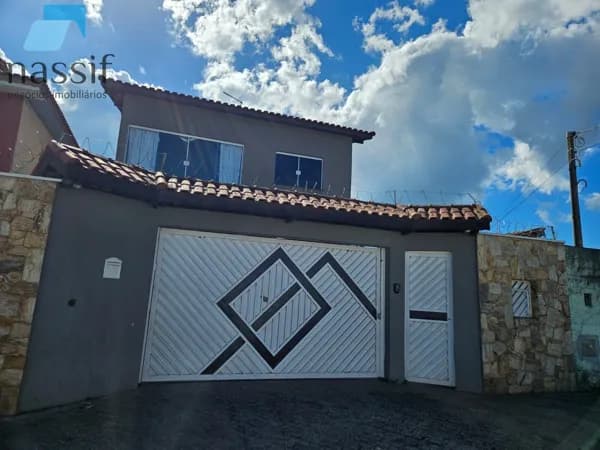 Casa à venda na Vila Suissa!