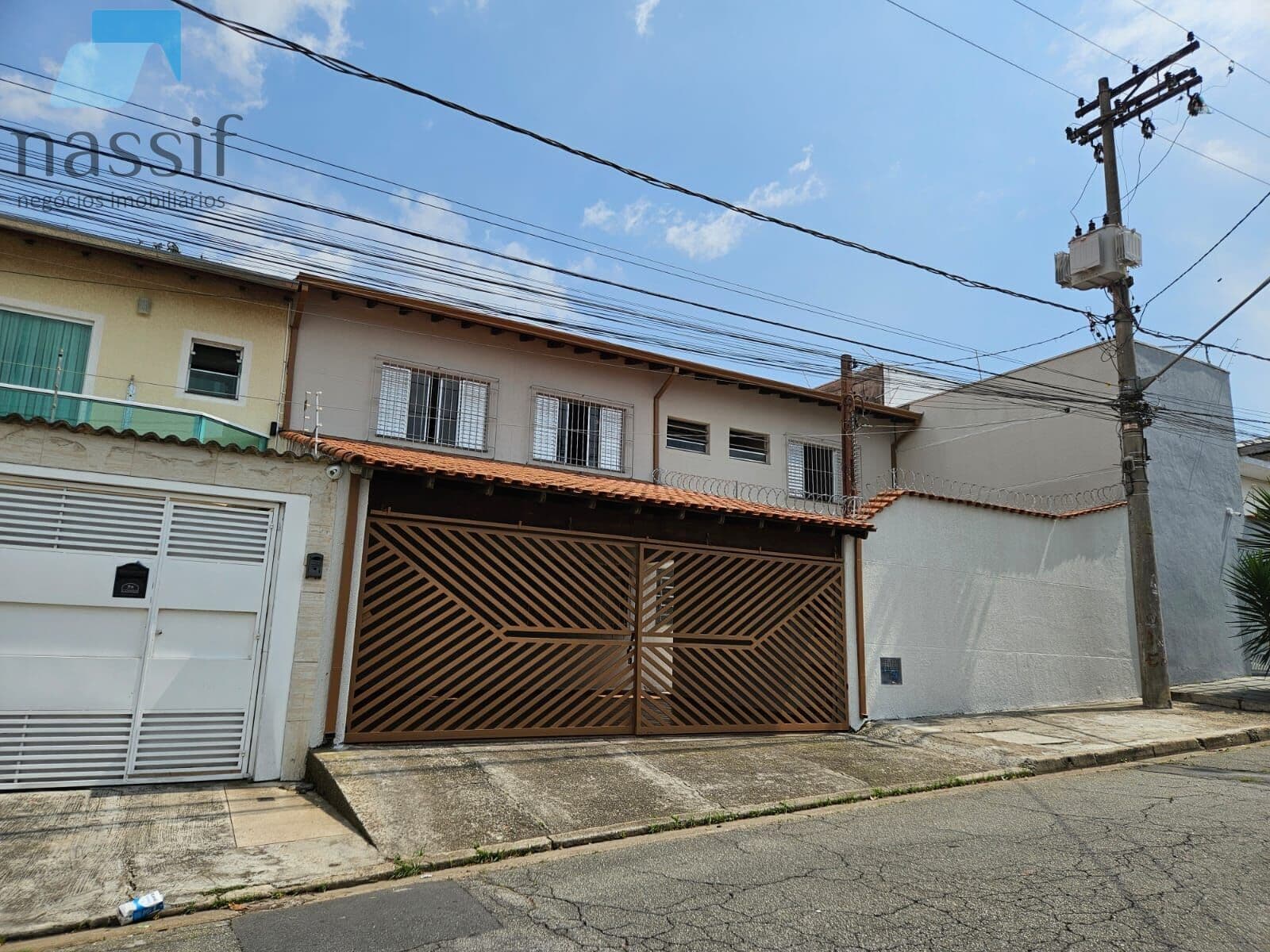 Casa à venda no bairro Vila Cecilia / Jardim Universo - Mogi das Cruzes