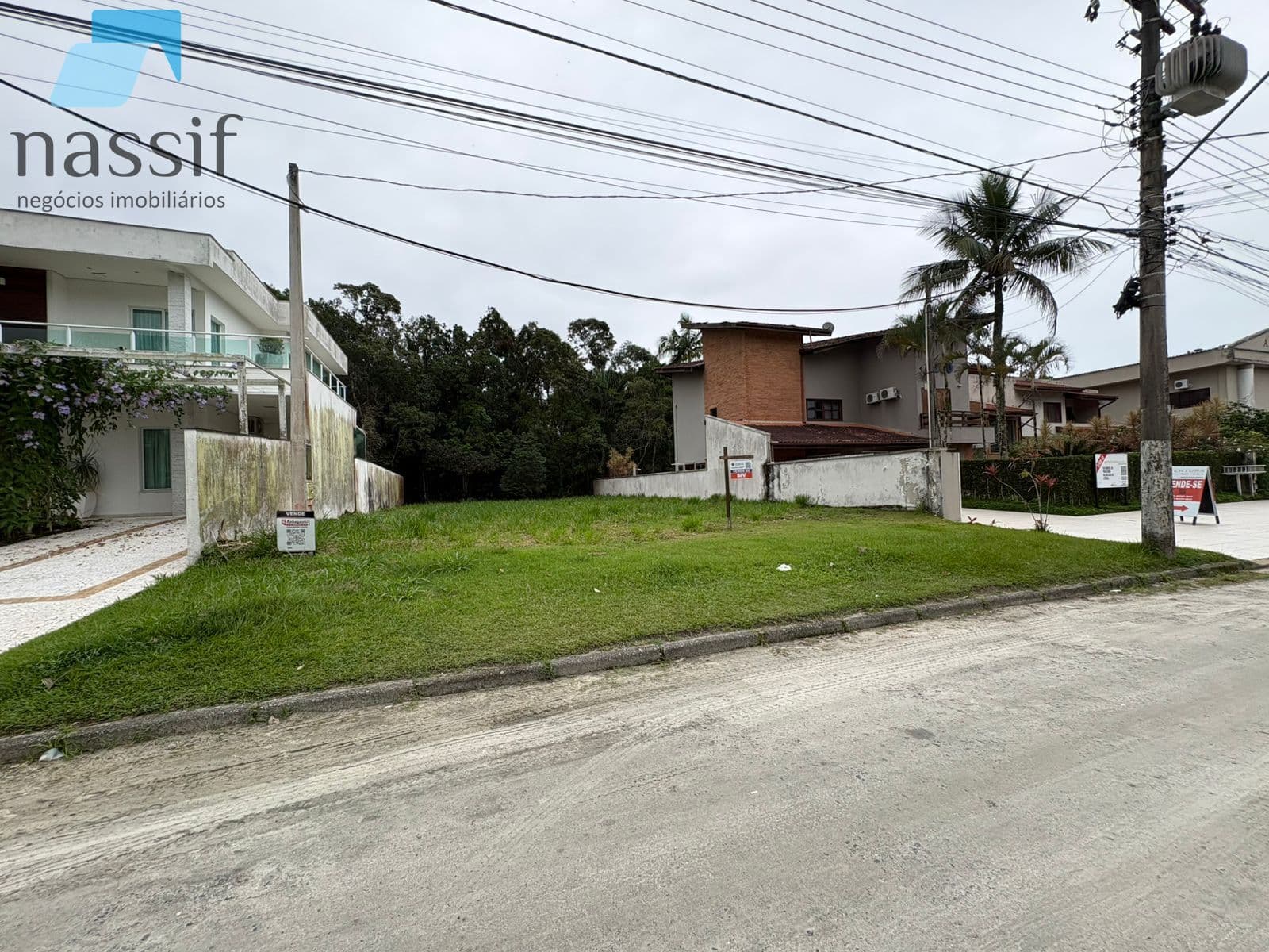 Terreno Misto à venda na Riviera de São Lourenço!