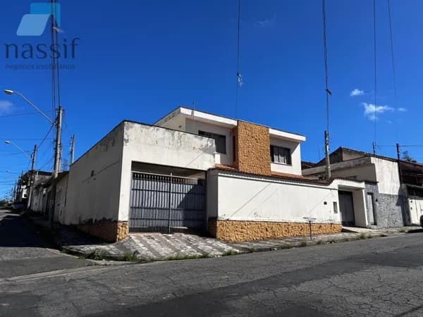 Casa de esquina, à venda, no bairro Vila Natal