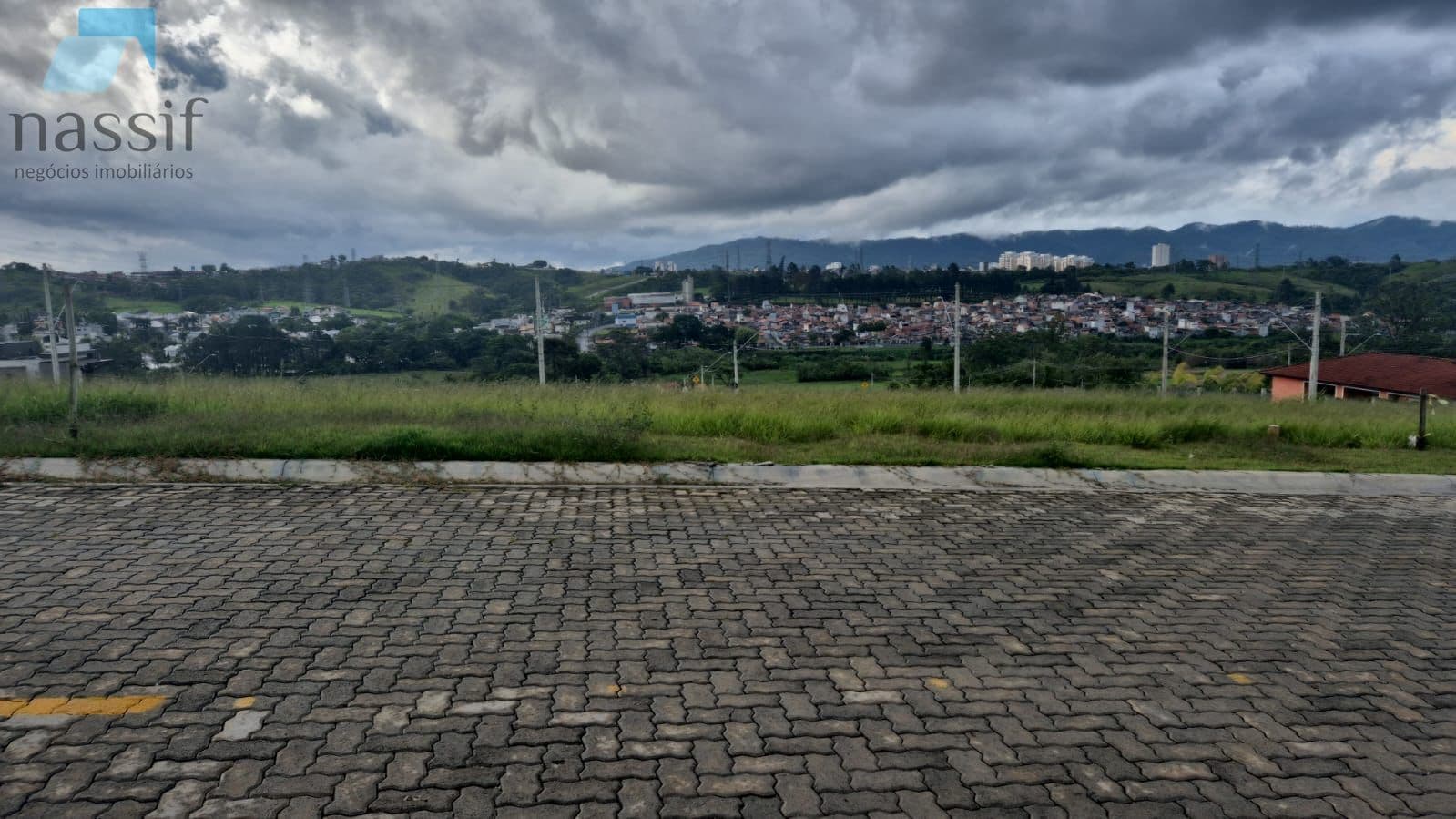 Terreno à venda no Condomínio Real Park II