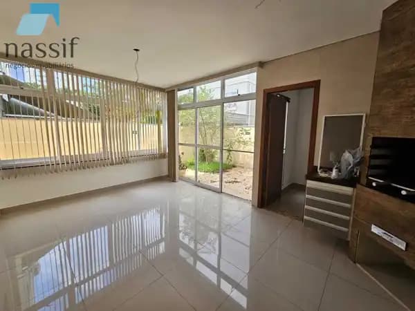 Casa à venda no Condomínio Ipoema