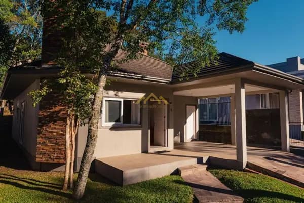 Linda casa no loteamento Vivendas do Arvoredo, em Gramado