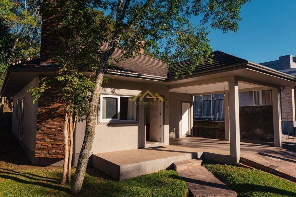 Linda casa no loteamento Vivendas do Arvoredo, em Gramado