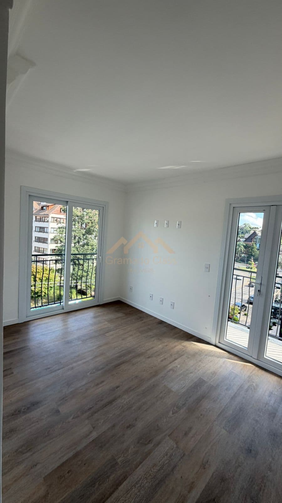 APARTAMENTO À VENDA NO CENTRO DE GRAMADO