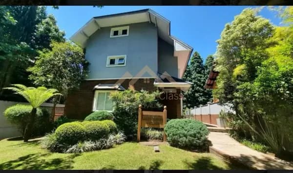 Casa Geminada Triplex Mobiliada em localização diferenciada