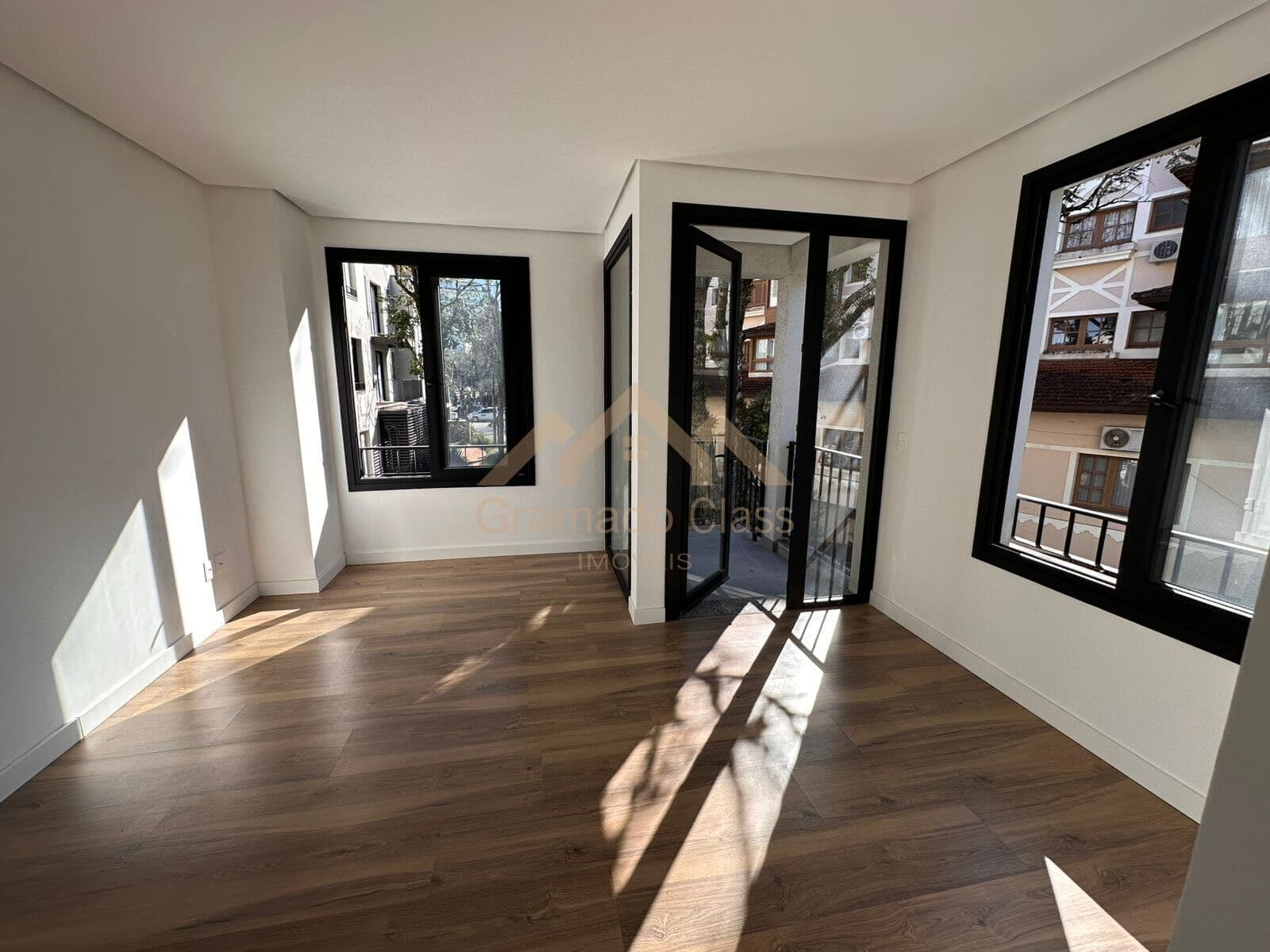 Apartamento à 300 metros da rua torta.