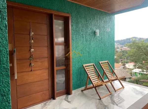 Casa com 3 dormitórios no Bairro Floresta, em Gramado