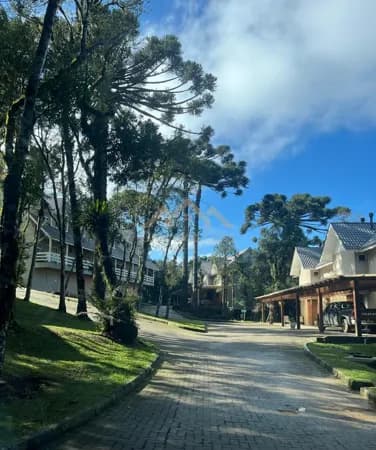 Triplex Semimobiliado em Condomínio Fechado na cidade de Gramado