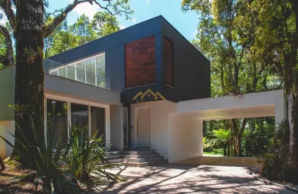 Casa de Alto Padrão em Condomínio Fechado