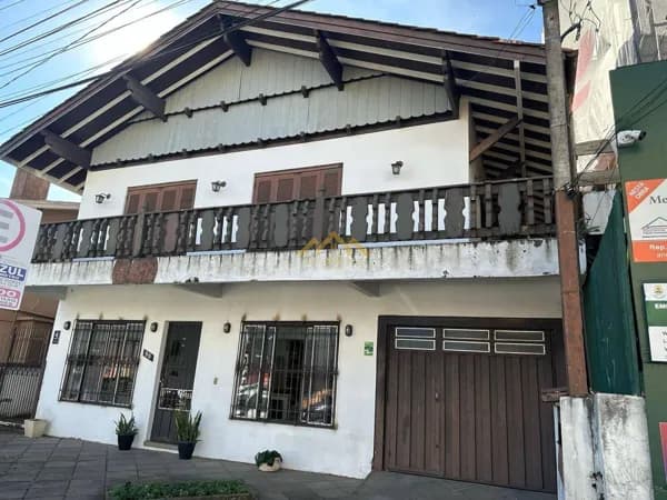 Sobrado com Sala Comercial em Canela