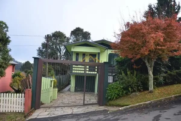 Casa 3 Dormitórios, podendo ser comercial