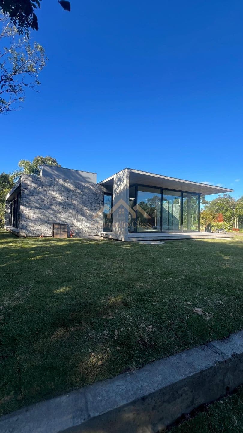 Casa Alto Padrão com 3 Suítes e Escritório em Gramado