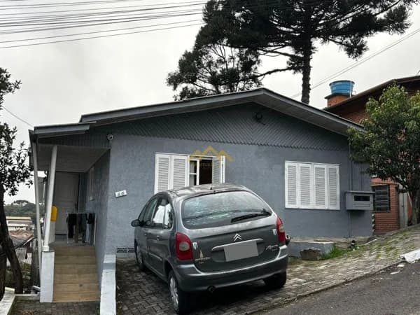 Casa com 3 unidades residenciais no bairro Dutra