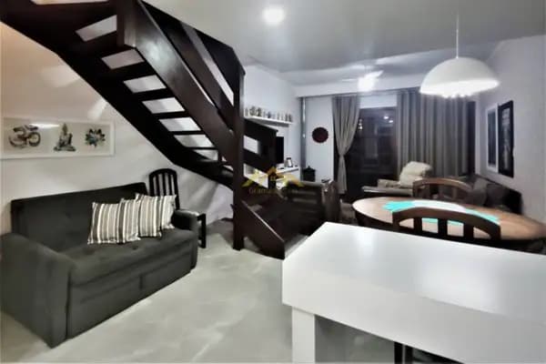 Casa à Venda 3 quartos e 2 Banheiros no Centro de Gramado - RS