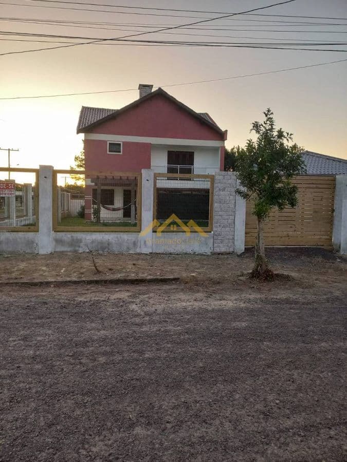 Casa à Venda 3 quartos em Capão Novo 183m²
