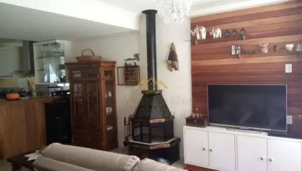 Linda casa em Gramado com 3 dormitórios