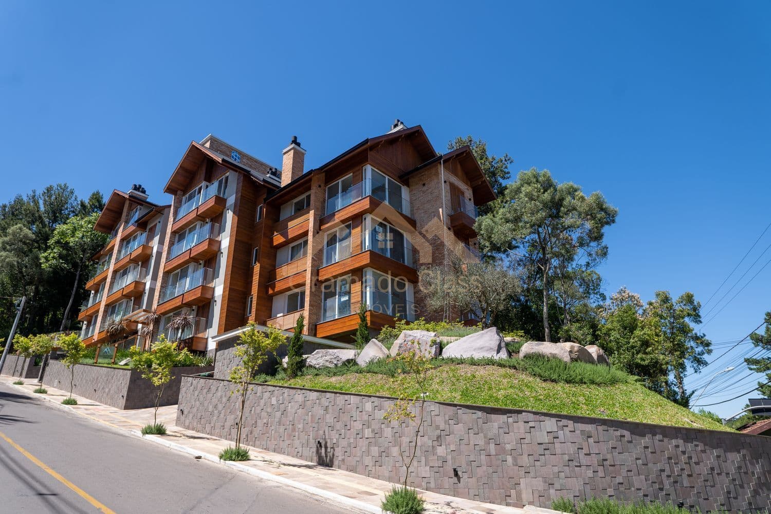Apartamento 2 dormitórios mobiliado em Gramado