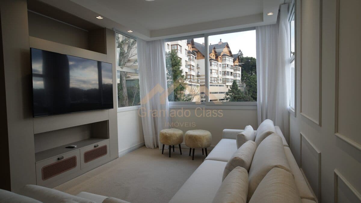 Apartamento de duas suítes com vista exuberante no Centro de Gramado Mobiliado